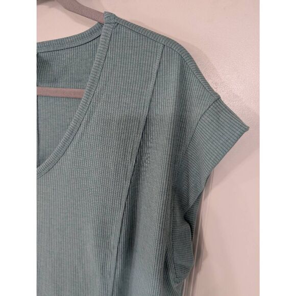 Livi Active Ribbed Active wear Tank Top women's 14/16 sea foam green cap sleeve - Picture 2 of 6